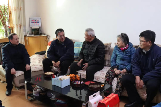 中國船舶風(fēng)帆公司開展老干部、困難員工慰問活動